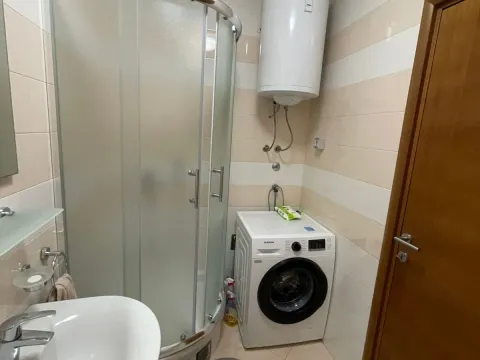 Izdavanje, trosoban stan, 40m², Stari Aerodrom, Podgorica - image 9