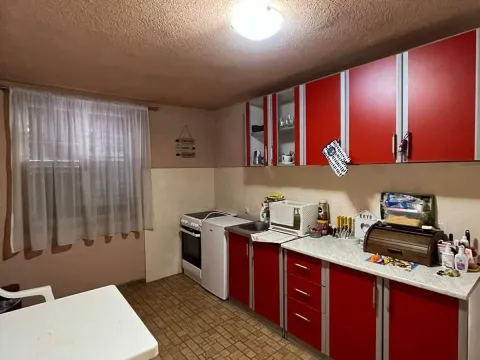 Prodaja, kuća, 210m², Sutomore, Bar - image 1