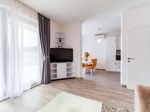 Rent, three bedroom apartment, 127m², Petrovac, Budva - image 2