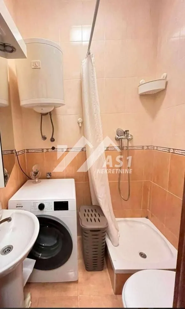 Izdavanje, stan, 16m², Centar, Novi Sad