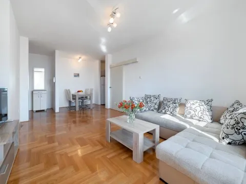 Prodaja, dvosoban stan, 69m², Bečići, Budva - image 1