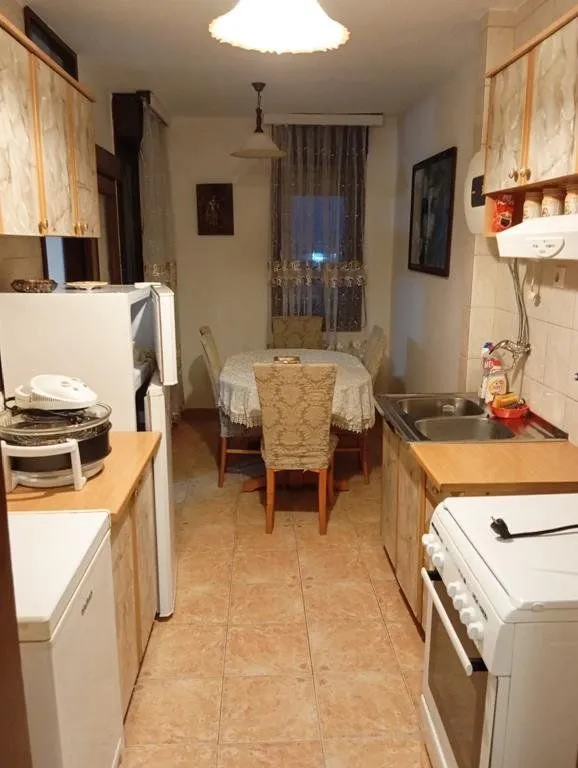 Izdavanje, dvosoban stan, 67m², Blok 6, Podgorica