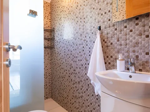 Rent, three bedroom apartment, 130m², Kalimanj, Tivat - image 14