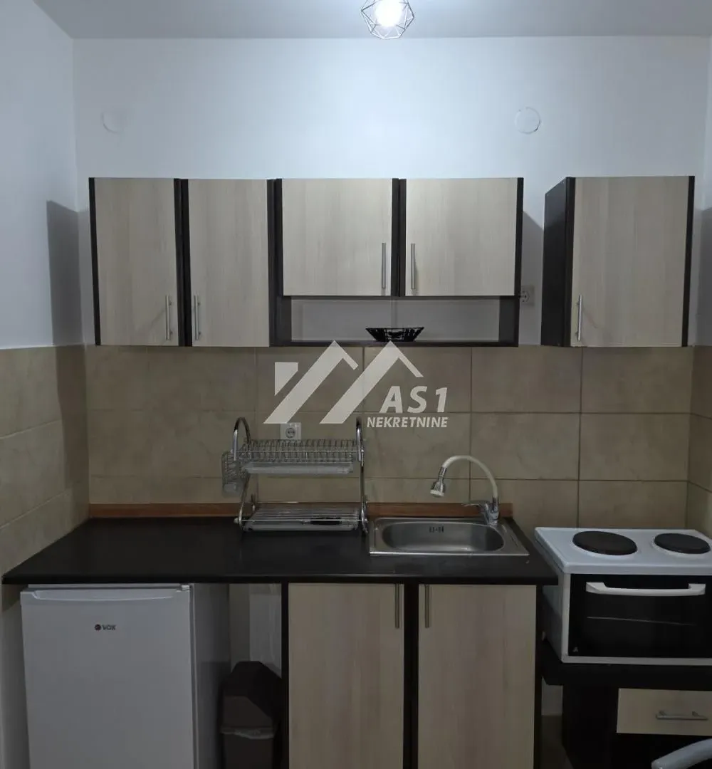 Izdavanje, stan, 25m², Bulevar Evrope, Novi Sad Sve Podlokacije