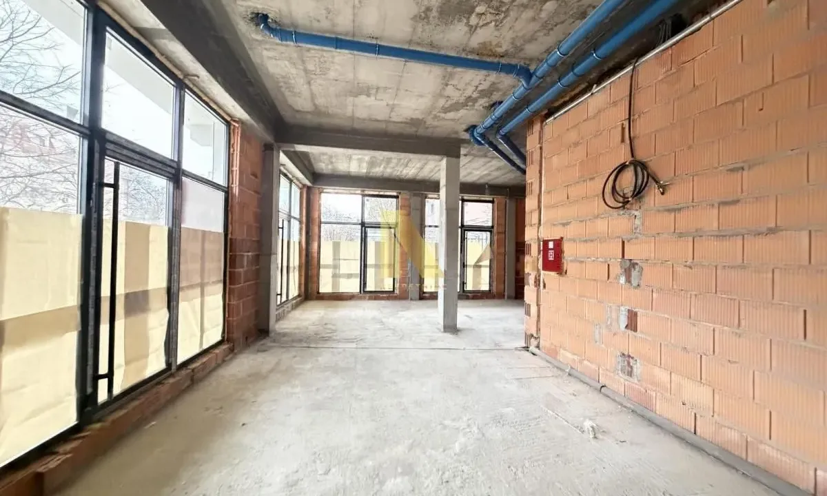 Izdavanje, poslovni prostor, 220m², Sajmište, Novi Sad