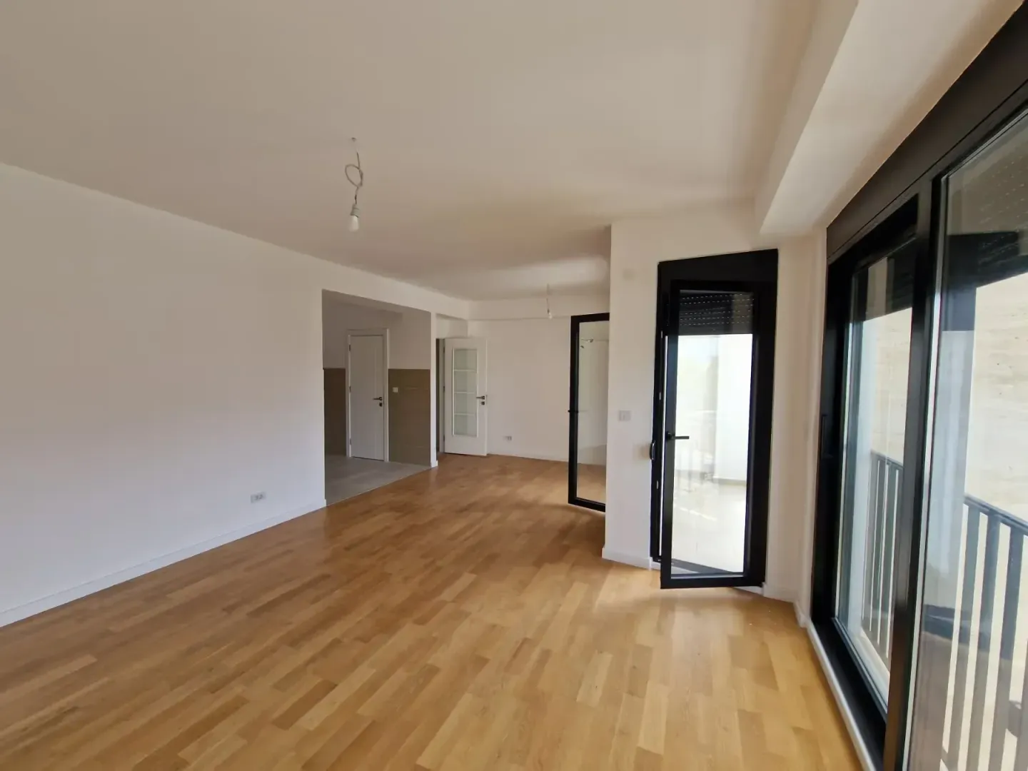 Prodaja, trosoban stan, 91m², Tivat, Crna Gora