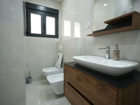 Izdavanje, poslovni prostor, 95m², Pod Goricom, Podgorica - image 8