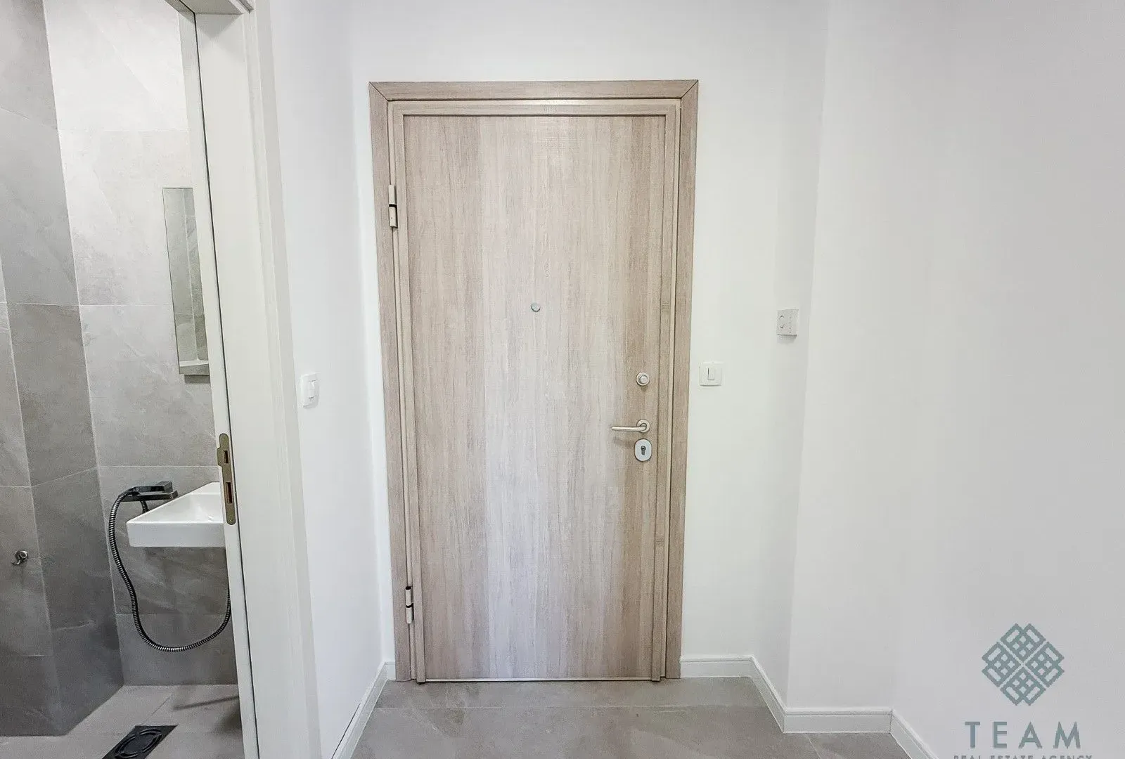 Rent, office space, 69m², Central Point, Podgorica