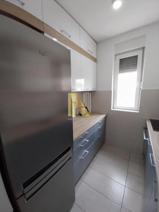 Izdavanje, četvorosoban stan, 70m², Podbara, Novi Sad Sve Podlokacije