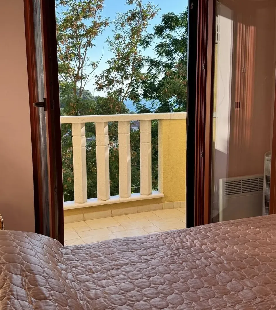 Rent, one bedroom apartment, 48m², Petrovac, Budva