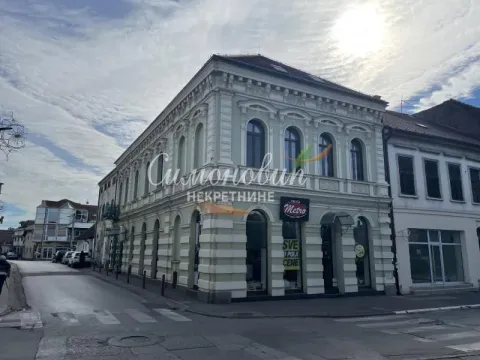 Sale, house, 700m², Sremska Mitrovica, Srbija