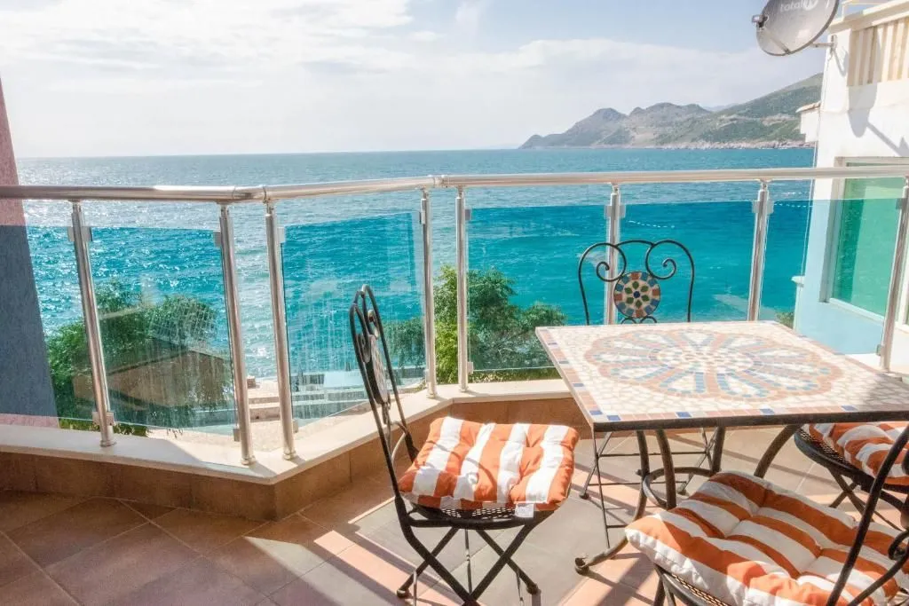 Rent, one bedroom apartment, 70m², Dobra Voda, Budva