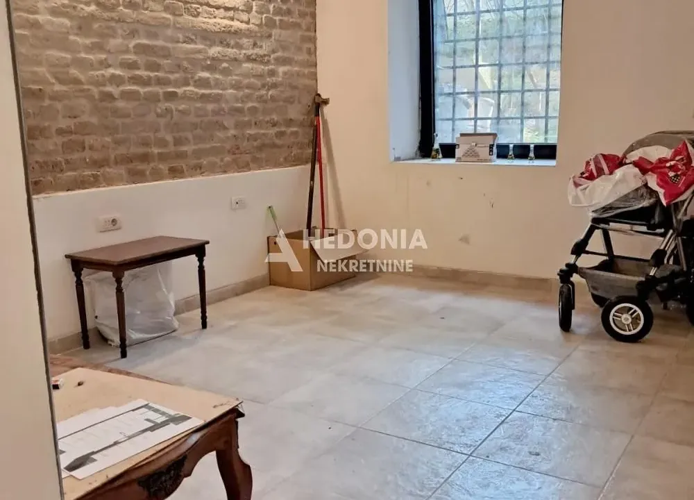 Izdavanje, poslovni prostor, 75m², Stari Grad, Beograd