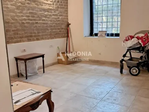 Izdavanje, poslovni prostor, 75m², Stari Grad, Beograd