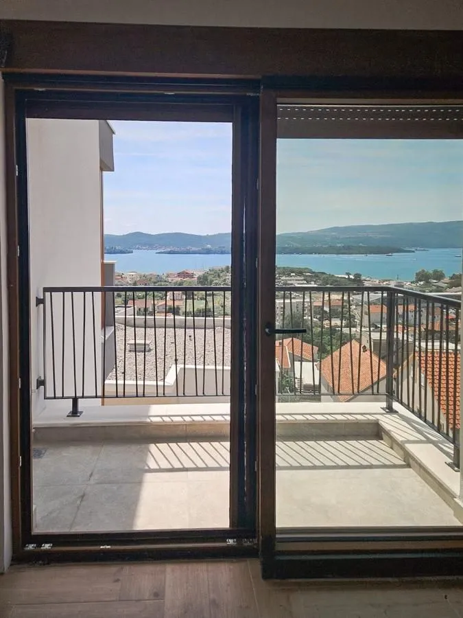 Prodaja, dvosoban stan, 72m², Tivat, Crna Gora