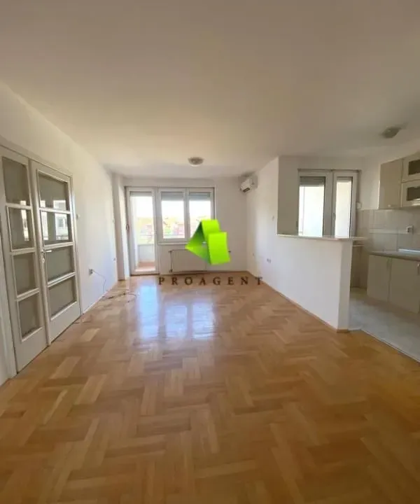 Izdavanje, trosoban stan, 72m², Medijana, Niš
