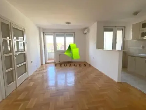 Izdavanje, trosoban stan, 72m², Medijana, Niš