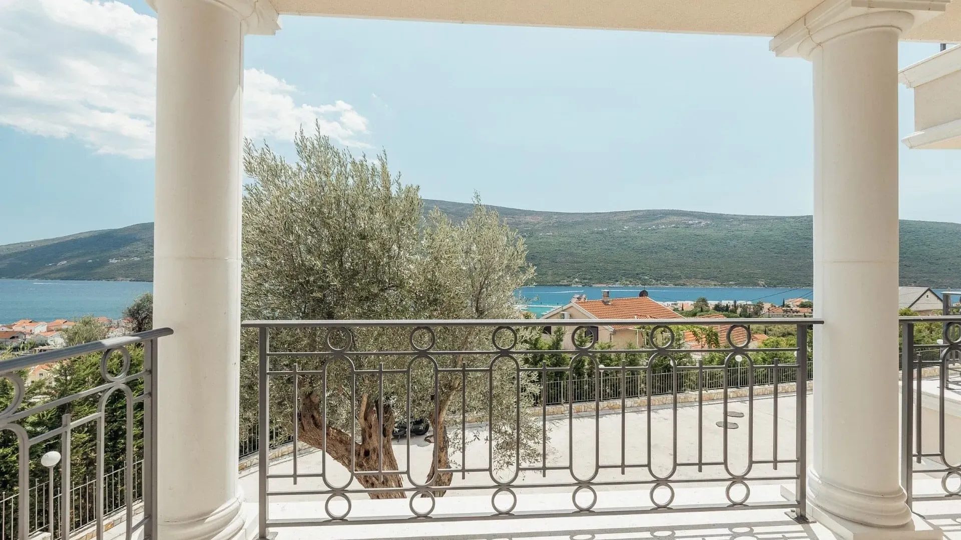 Prodaja, dvosoban stan, 134m², Đenovići, Herceg Novi
