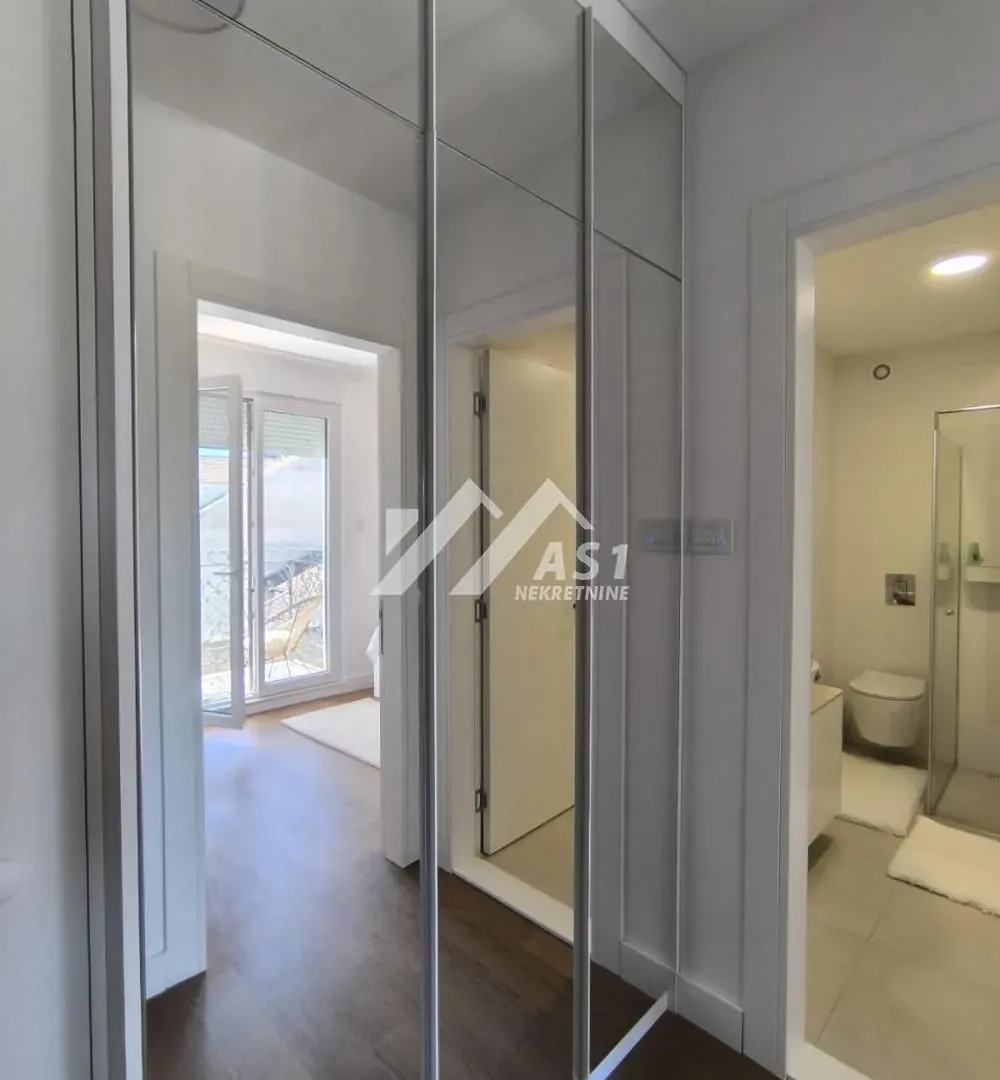Izdavanje, dvosoban stan, 44m², Centar, Novi Sad