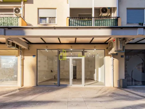 Prodaja, poslovni prostor, 46m², Pobrežje, Podgorica - image 1