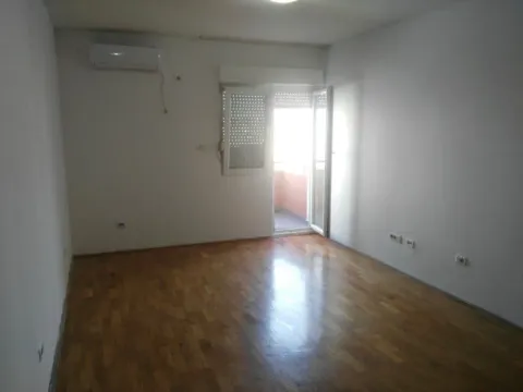 Sale, one bedroom apartment, 45m², Stari Aerodrom, Podgorica - image 4