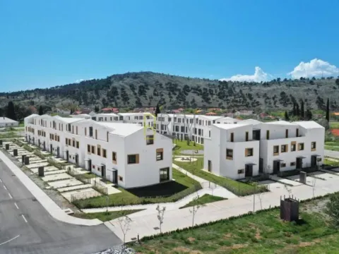Prodaja, četvorosoban stan, 141m², Zagorič, Podgorica - image 2