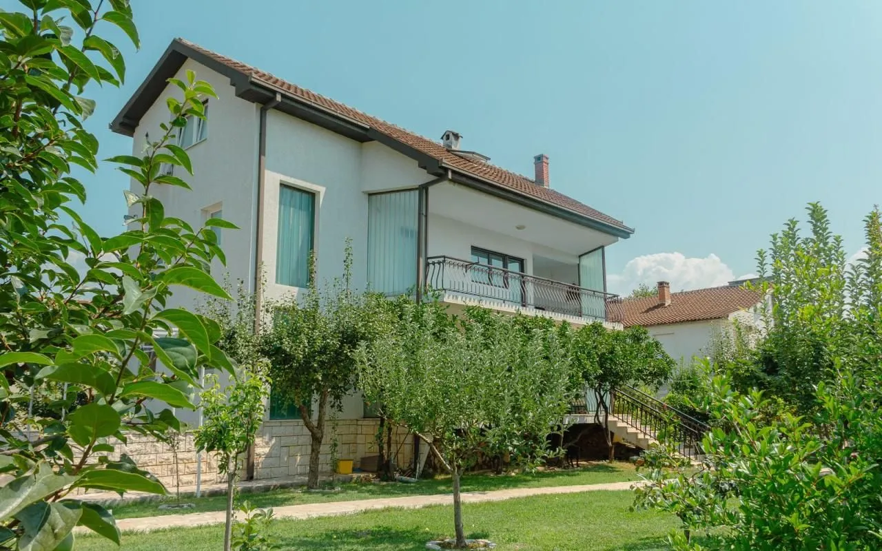 Sale, house, 400m², Zagorič, Podgorica