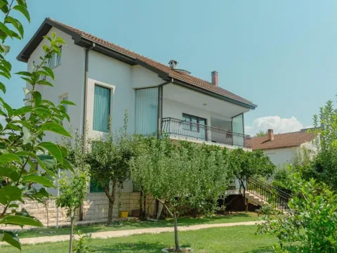 Sale, house, 400m², Zagorič, Podgorica - image 1