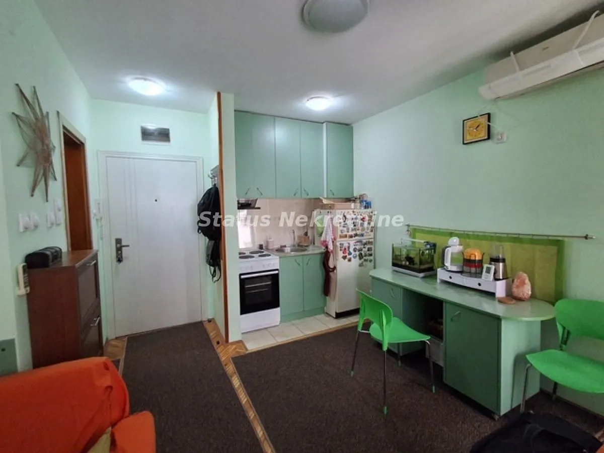 Izdavanje, garsonjera, 25m², Grbavica, Novi Sad Sve Podlokacije