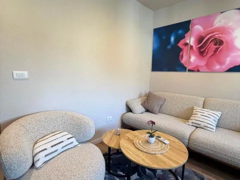 Rent, one bedroom apartment, 45m², Centar, Tivat - image 17