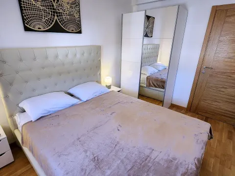 Izdavanje, dvosoban stan, 60m², Bečići, Budva - image 10