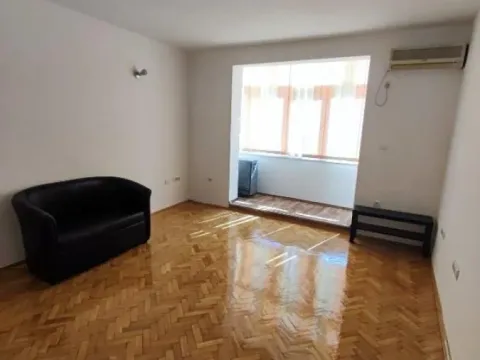 Izdavanje, jednosoban stan, 40m², Centar Sve Podlokacije, Beograd