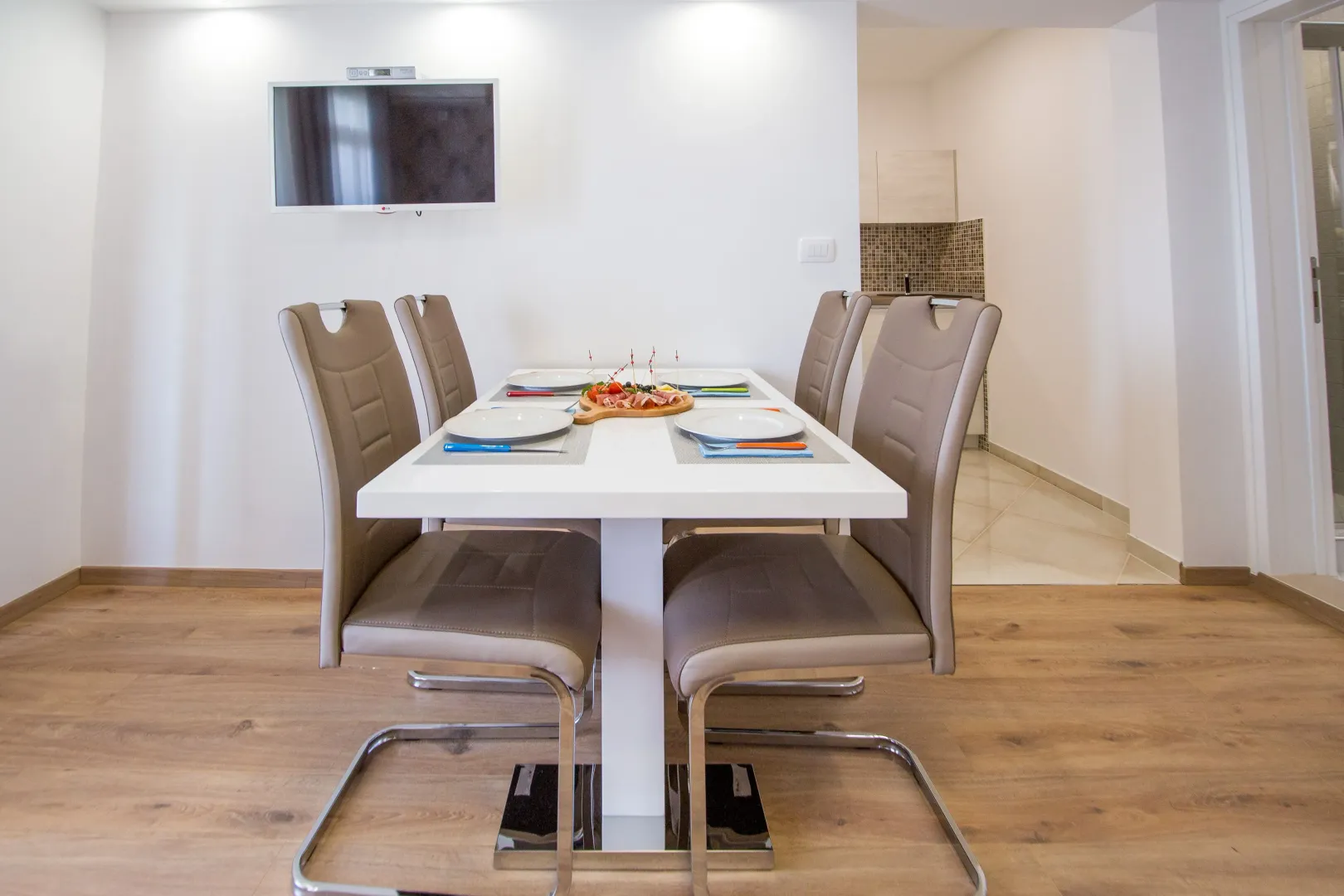 Rent, one bedroom apartment, 50m², Petrovac, Budva
