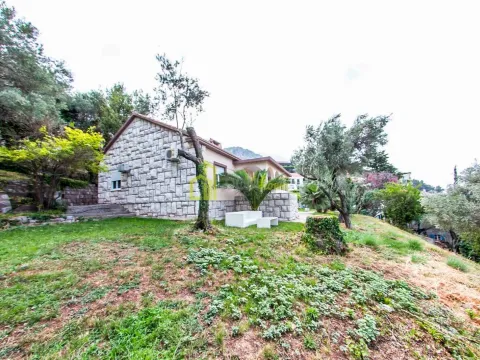 Izdavanje, kuća, 180m², Sveti Stefan, Budva - image 10