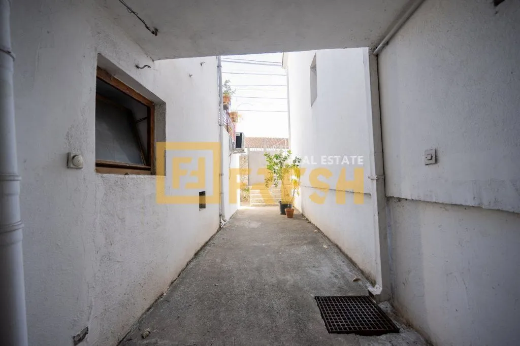 Sale, house, 348m², Stara Varoš, Podgorica