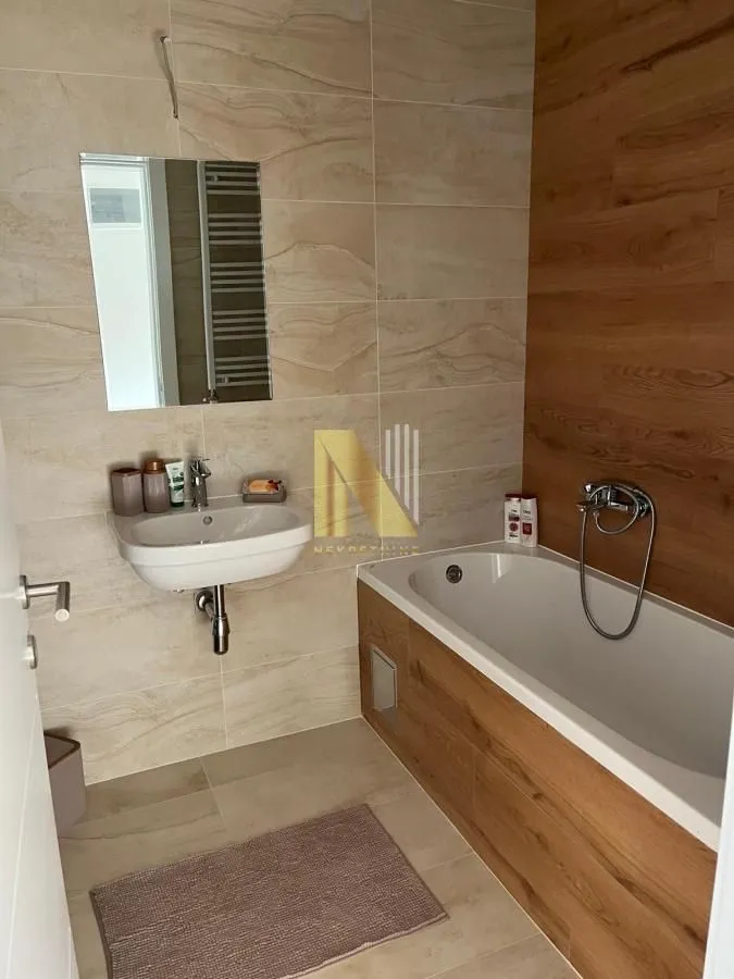Izdavanje, trosoban stan, 71m², Socijalno, Novi Sad Sve Podlokacije