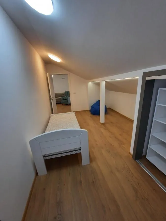 Izdavanje, trosoban stan, 69m², Rupčine, Beograd