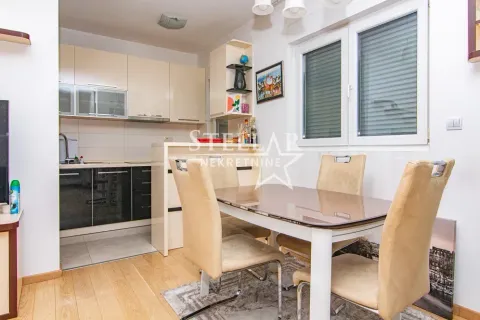 Rent, two bedroom apartment, 73m², City Kvart, Podgorica - image 3