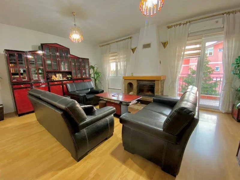 Prodaja, trosoban stan, 121m², Jajinci, Voždovac Sve Podlokacije