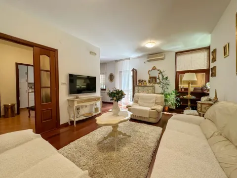 Rent, three bedroom apartment, 100m², Gorica C, Podgorica - image 2