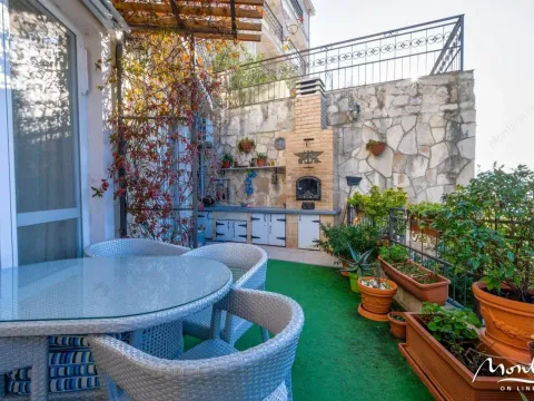 Sale, two bedroom apartment, 174m², Lepetani, Tivat - image 16