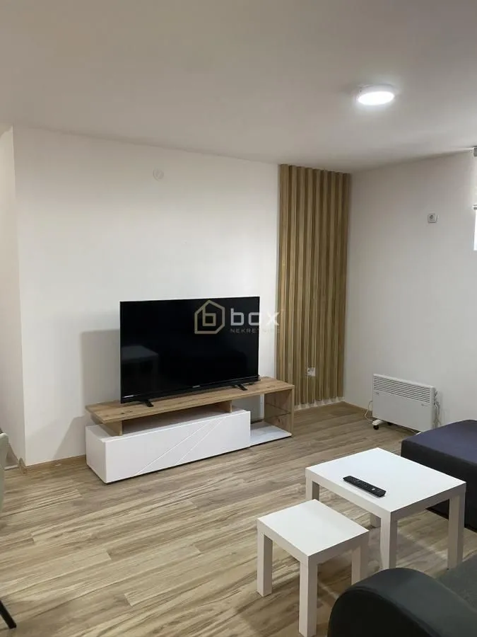 Izdavanje, dvosoban stan, 75m², Pantelej, Niš