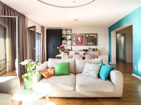 Izdavanje, trosoban stan, 198m², Budva, Crna Gora - image 4