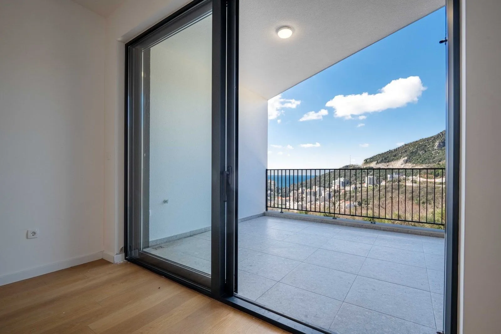 Sale, one bedroom apartment, 60m², Bečići, Budva