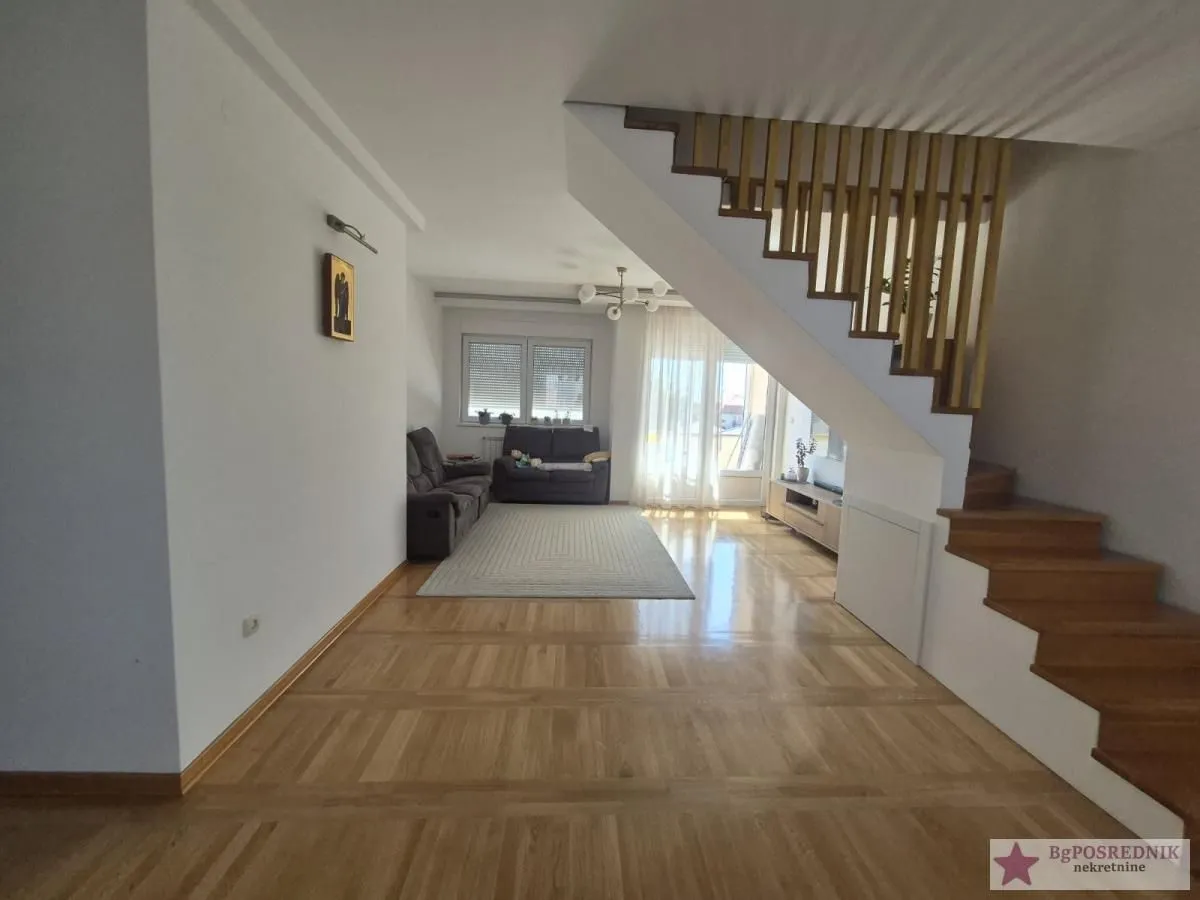 Prodaja, četvorosoban stan, 119m², Zemun Sve Podlokacije, Beograd
