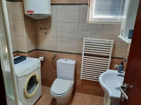 Izdavanje, dvosoban stan, 70m², Centar, Podgorica - image 15