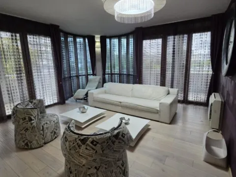 Izdavanje, trosoban stan, 140m², Preko Morače, Podgorica