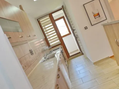 Izdavanje, dvosoban stan, 83m², Centar, Tivat - image 8