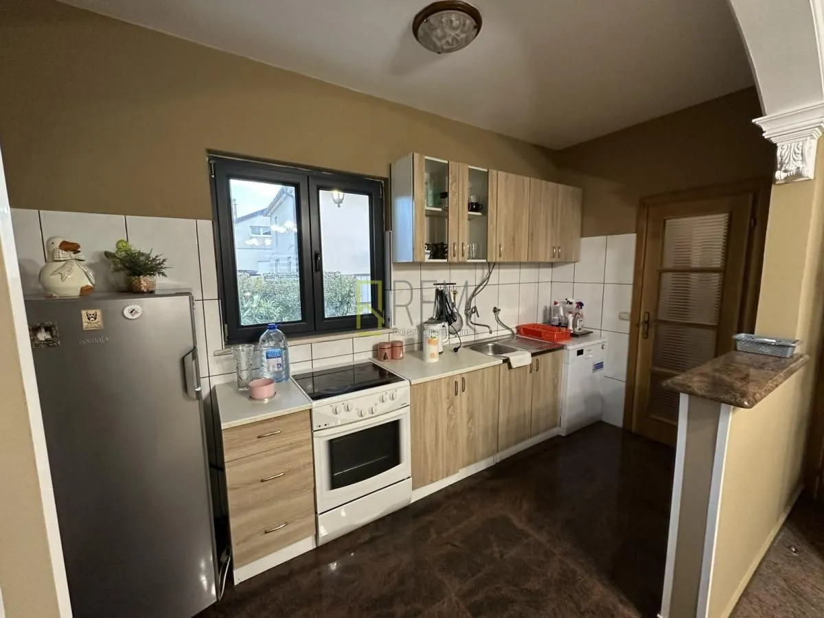 Rent, house, 170m², Gornja Gorica, Podgorica