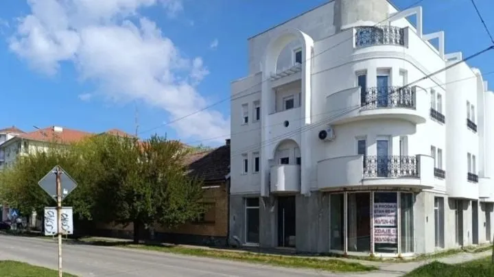 Prodaja, trosoban stan, 85m², Kikinda, Srbija